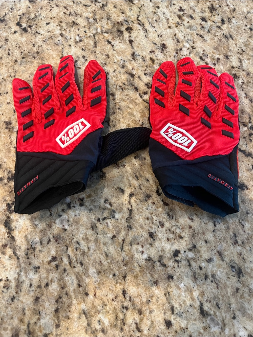 100% airmatic gloves